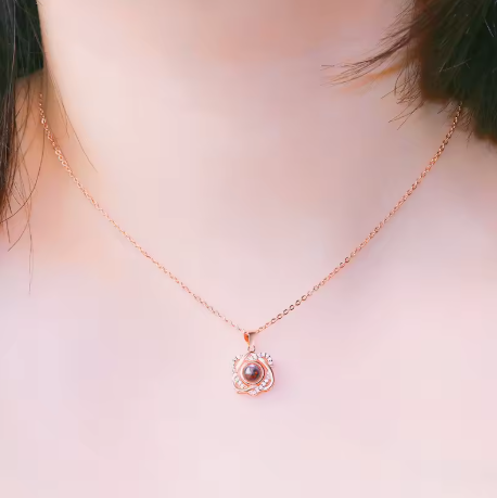 Projection necklace